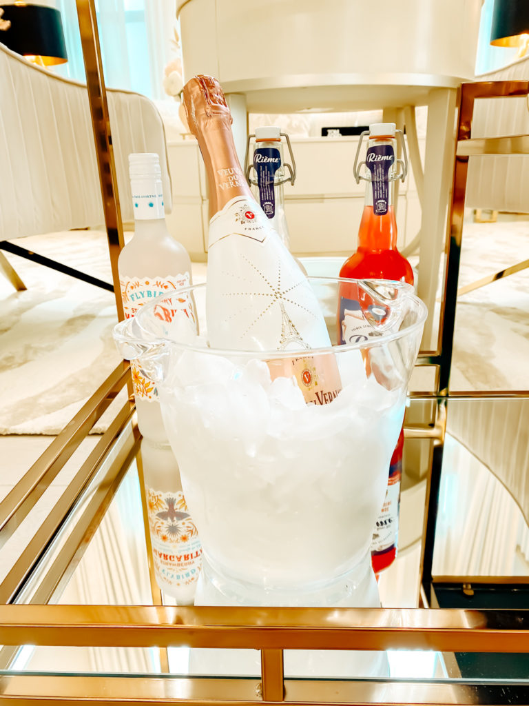 HOW TO CREATE A LUXURIOUS BAR CART