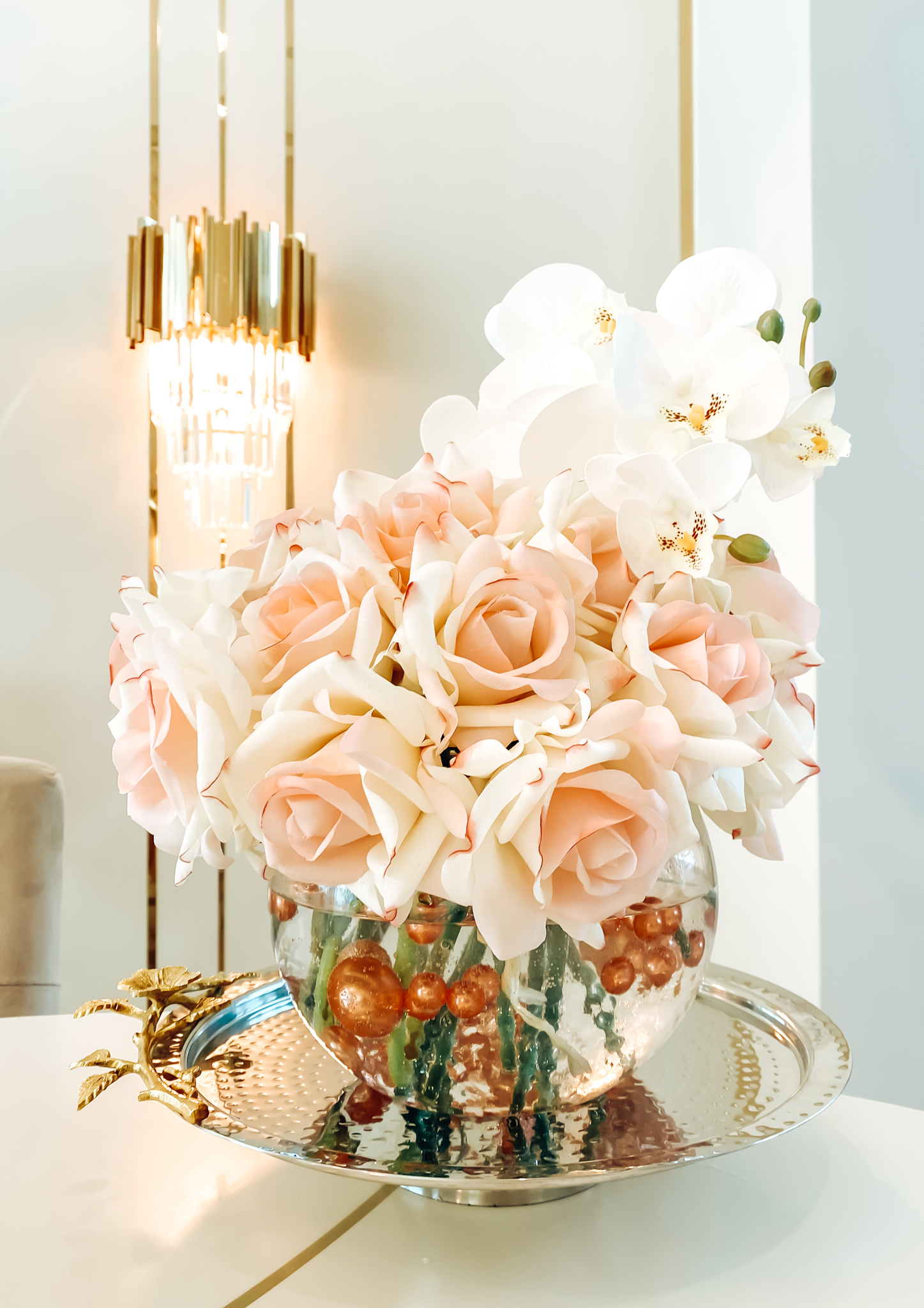 CREATE A BEAUTIFUL FLOWER ARRANGEMENT IN MINUTES WITH ROSES AND ORCHIDS