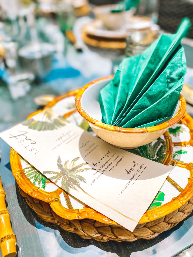 TROPICAL LUNCH BY THE POOL