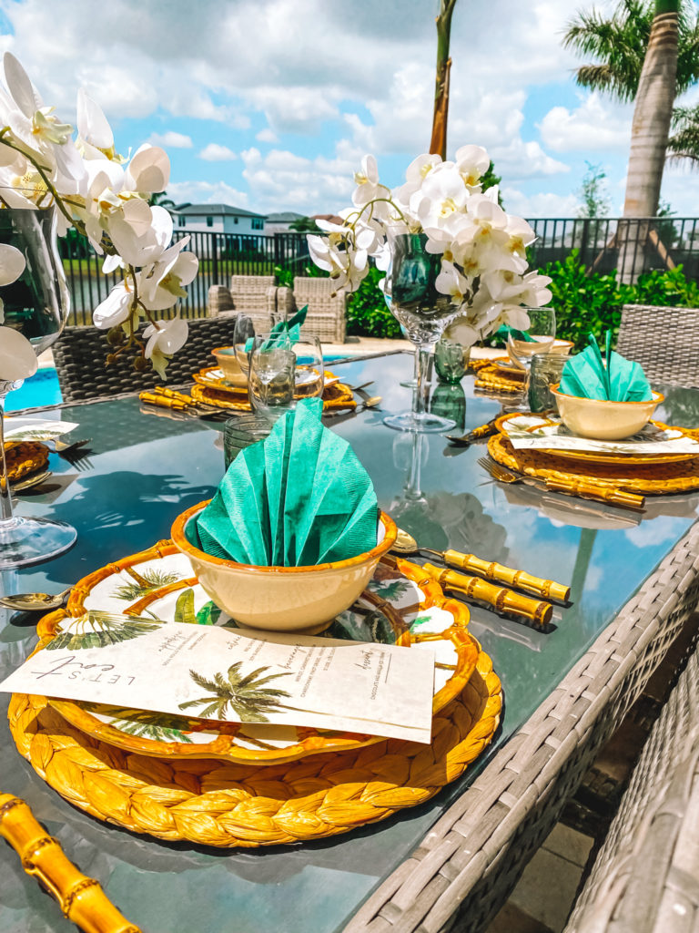 TROPICAL LUNCH BY THE POOL