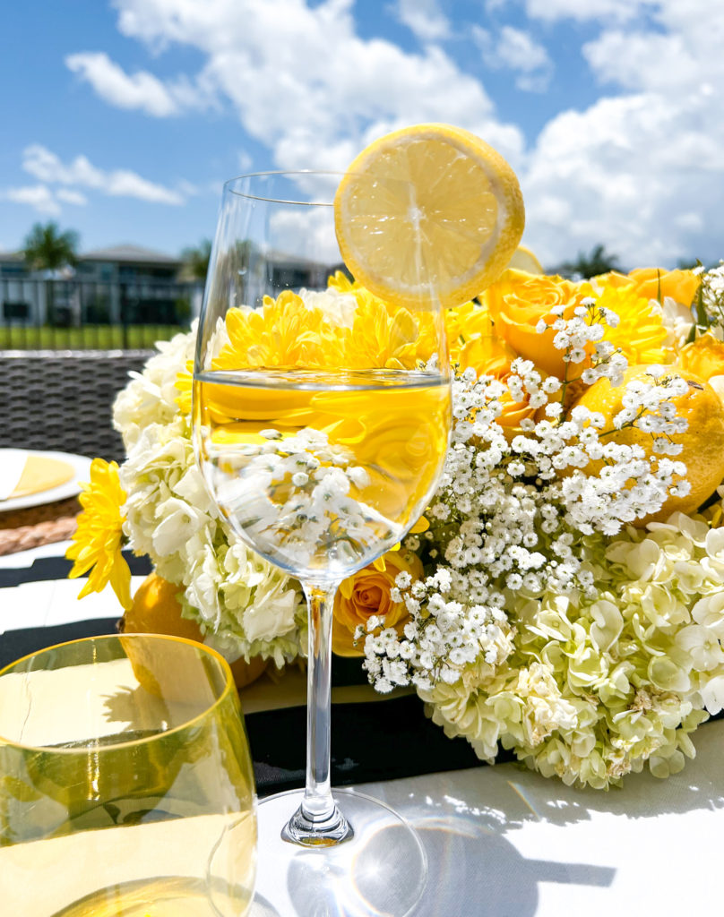A FRESH AND FRAGRANT SUMMER TABLESCAPE