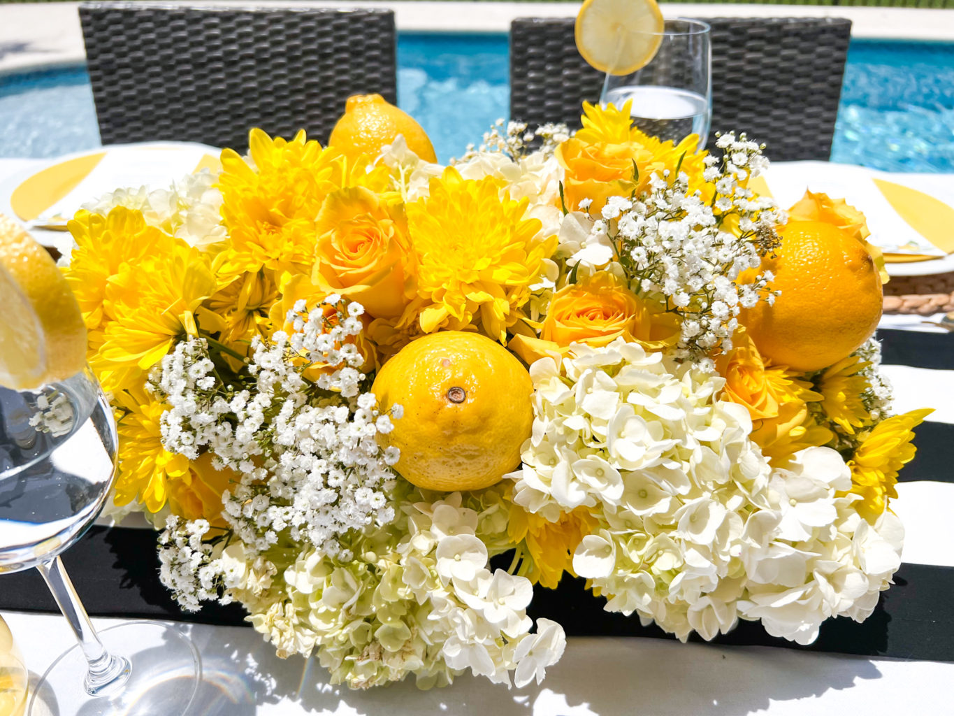 A FRESH AND FRAGRANT SUMMER TABLESCAPE
