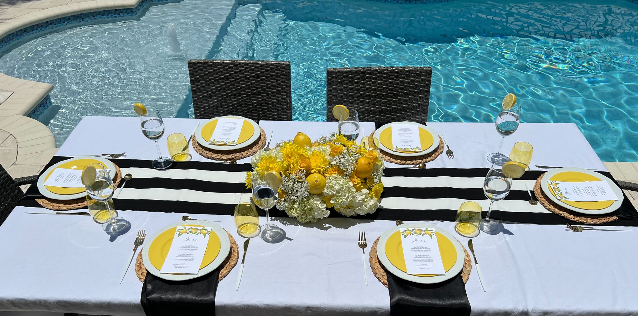 CREATE A FRESH AND FRAGRANT SUMMER TABLESCAPE FOR YOUR PATIO PARTY