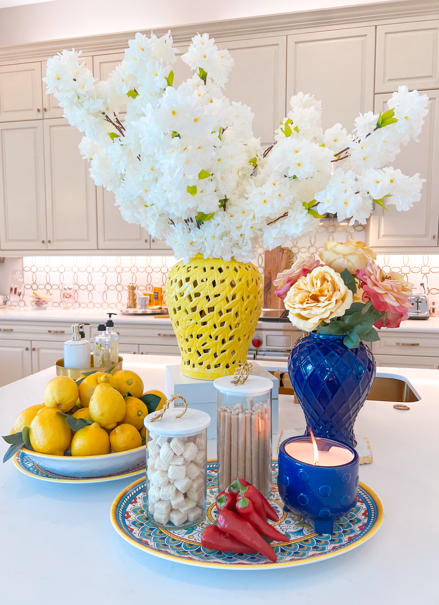 BRING THE AMALFI COAST TO YOUR KITCHEN THROUGH THIS GORGEOUS VIGNETTE