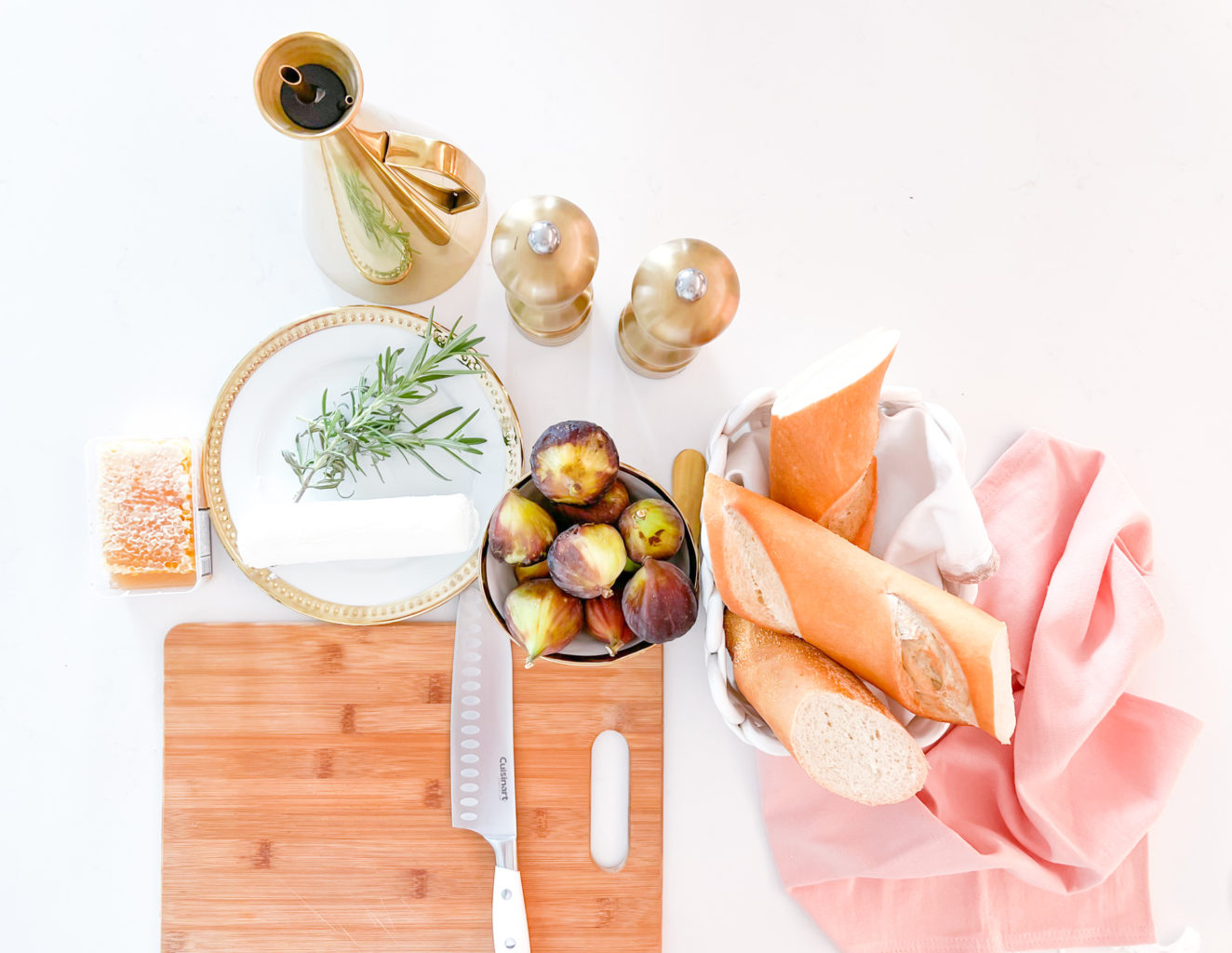GOAT CHEESE, FIG, AND ROSEMARY CROSTINI 