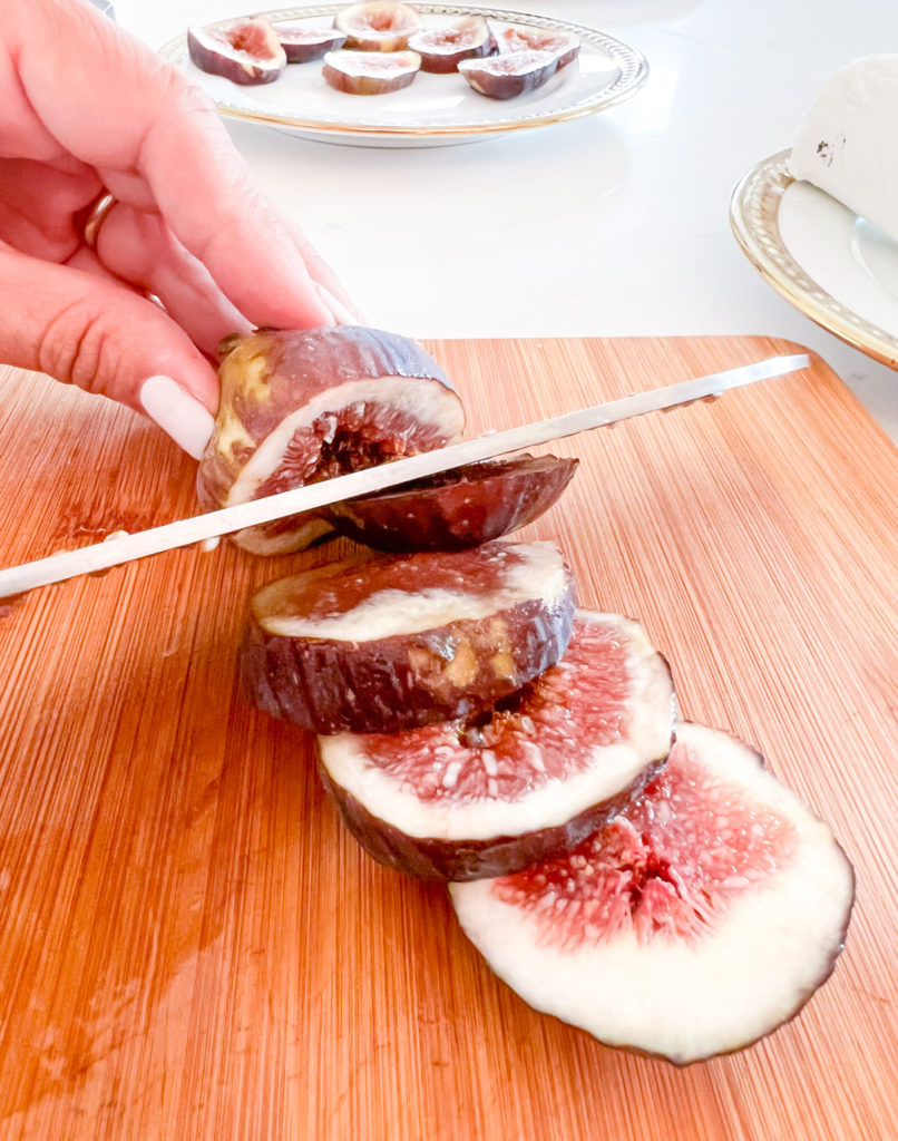 GOAT CHEESE, FIG, AND ROSEMARY CROSTINI 