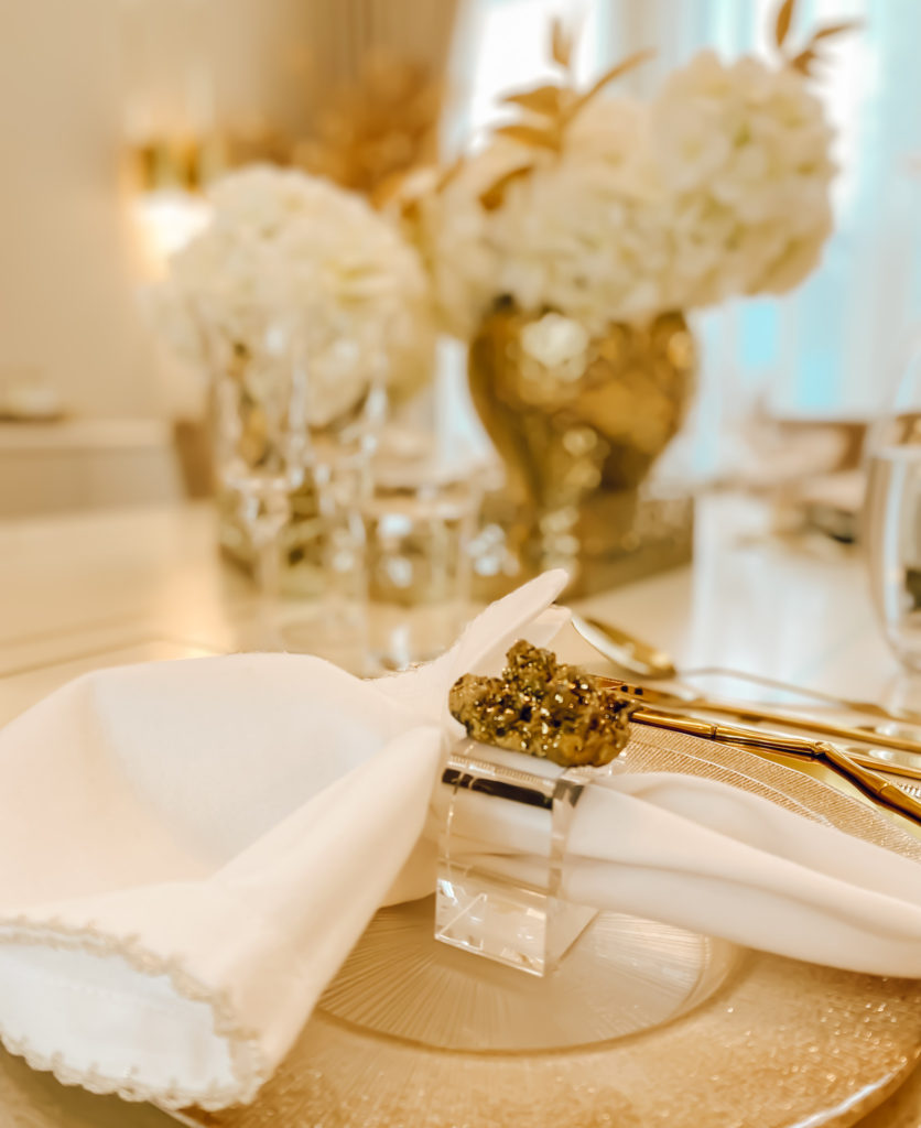 A GOLD, RICH AND LUXURIOUS TABLESCAPE