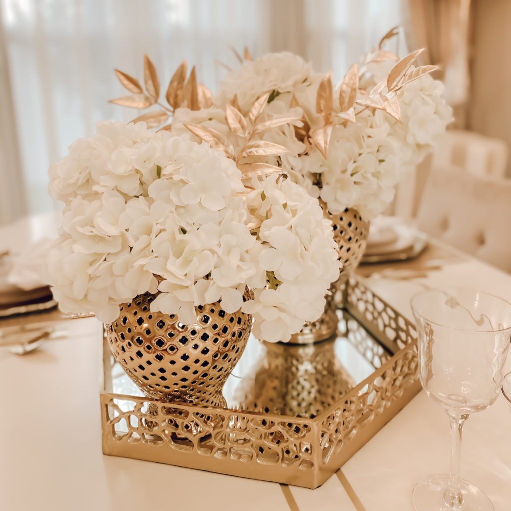 A GOLD, RICH AND LUXURIOUS TABLESCAPE