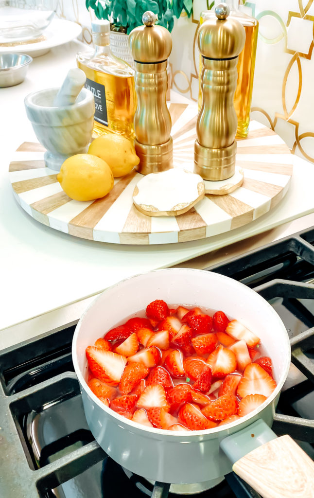 A FROSE' IS THE PERFECT DRINK TO SIP BY THE POOL. HERE'S THE RECIPE.