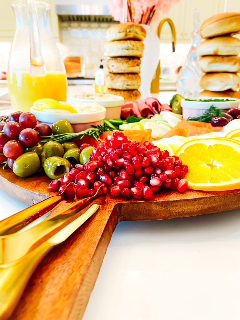 A LUSCIOUS BAGEL BOARD FOR A SUNDAY BRUNCH
