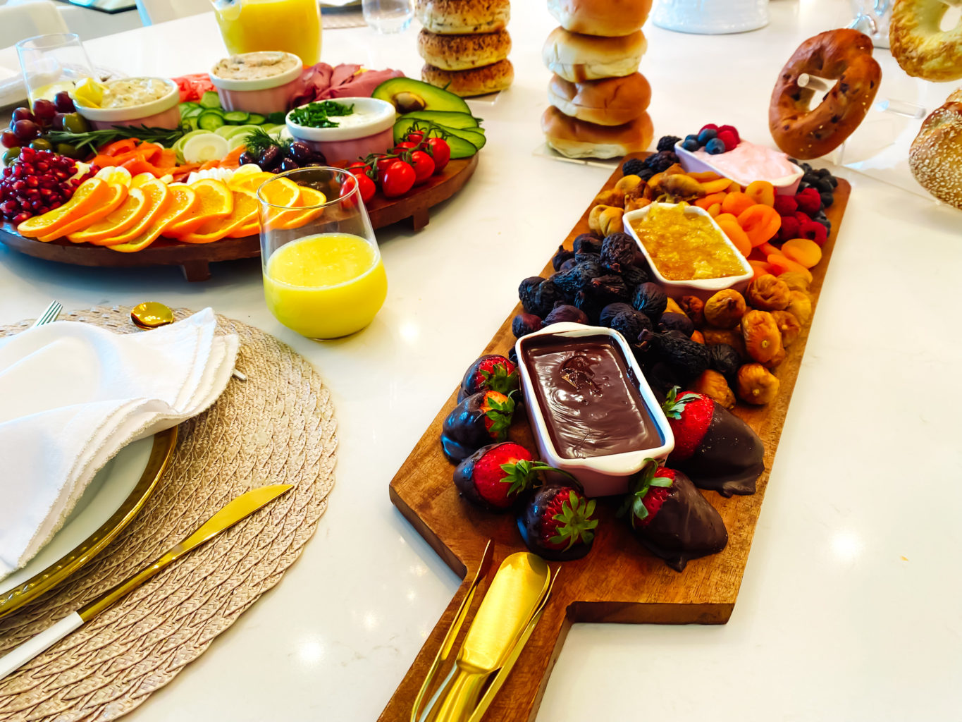 A LUSCIOUS BAGEL BOARD FOR A SUNDAY BRUNCH