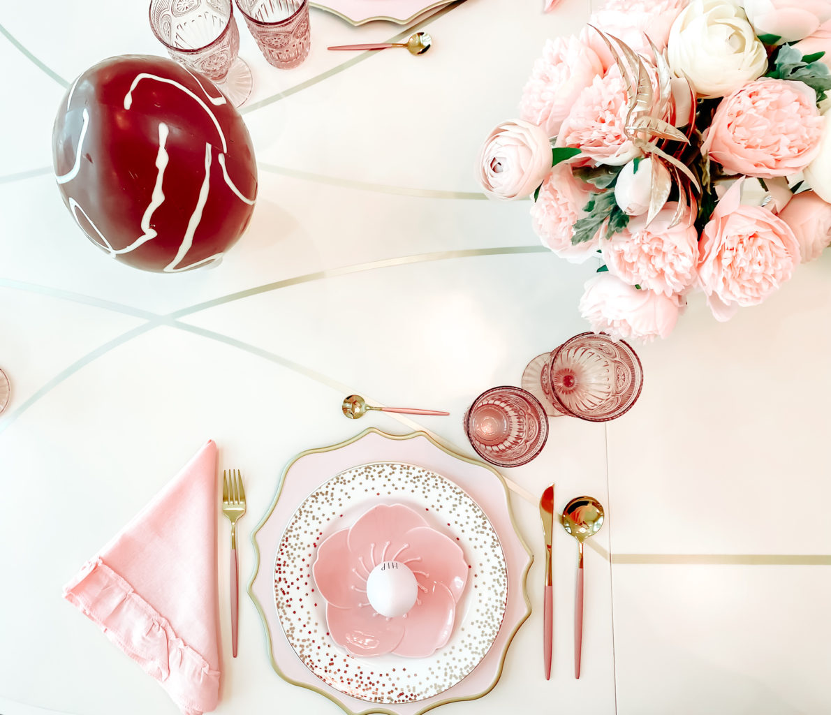 CREATE AN EASTER TABLESCAPE USING A PASTEL PALETTE AND ROMANTIC ACCENTS