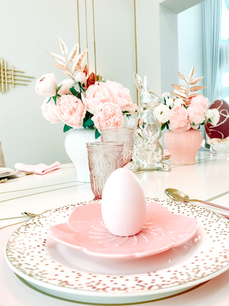 CREATE AN EASTER TABLESCAPE USING A PASTEL PALETTE AND ROMANTIC ACCENTS