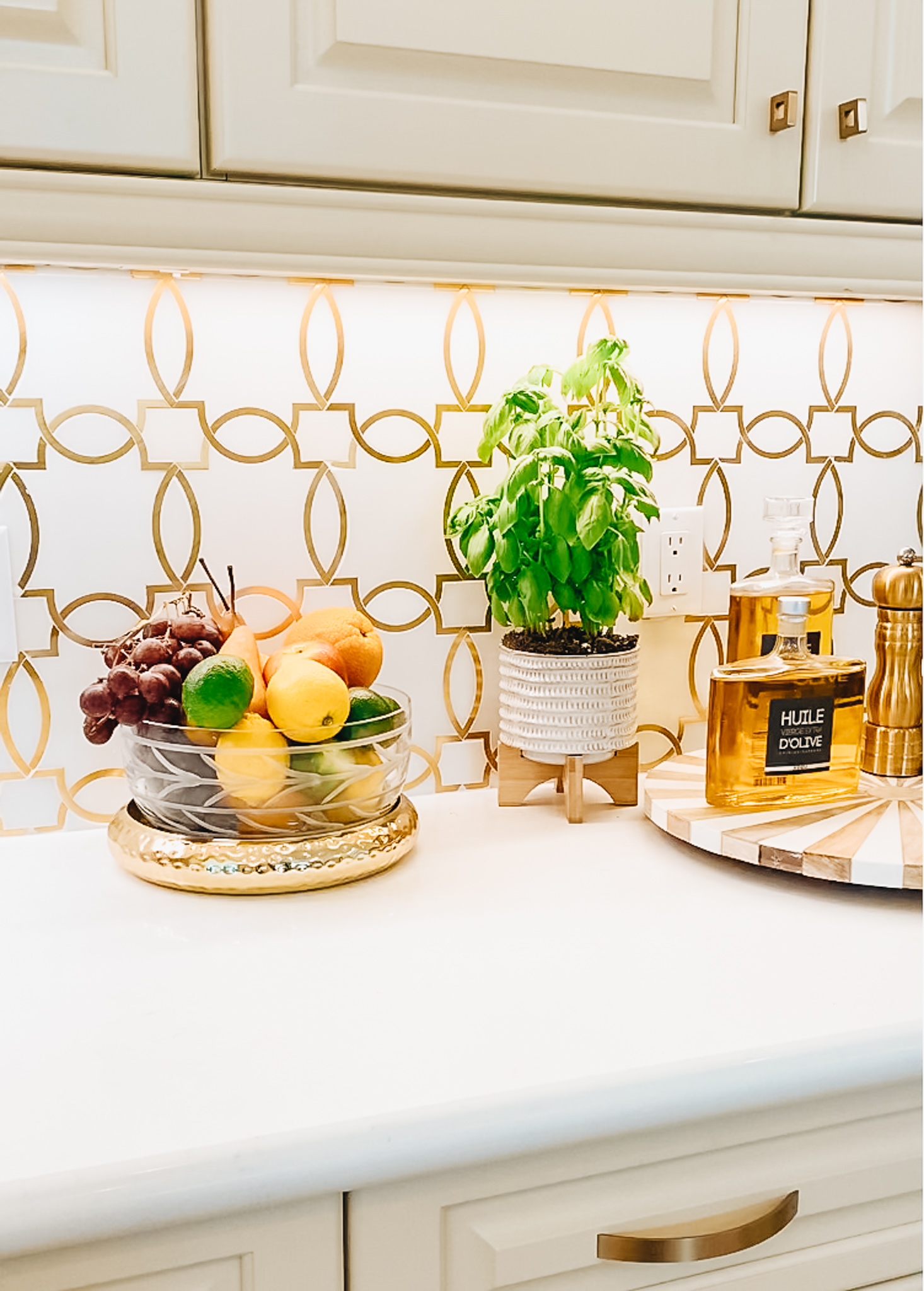 CREATE AN ORGANIC CORNER IN YOUR KITCHEN USING A TIFFANY AND CO. BOWL