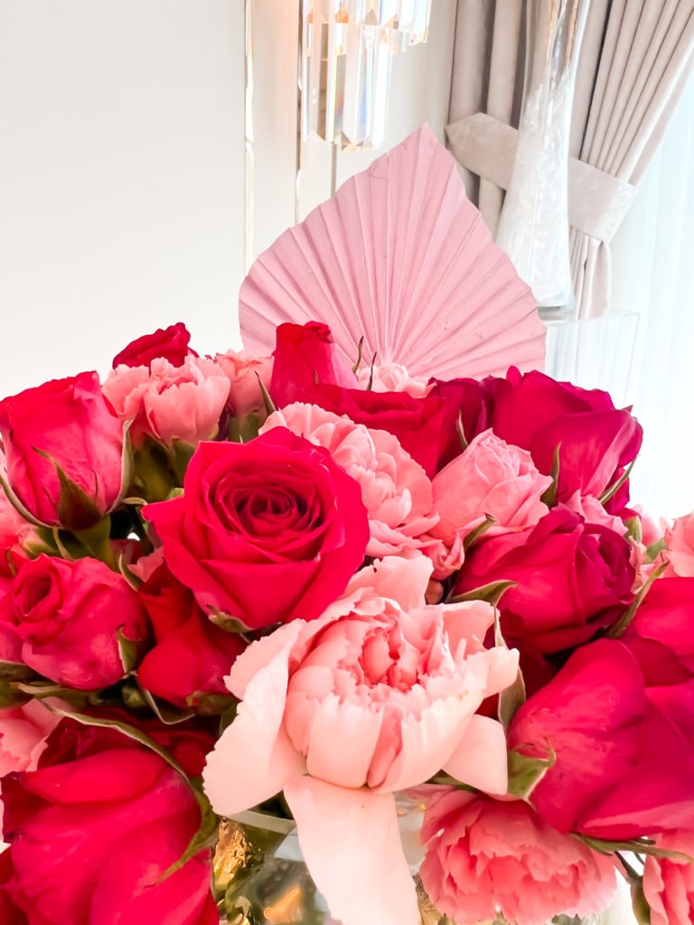 A HOT PINK AND BLOUSH CENTERPIECE