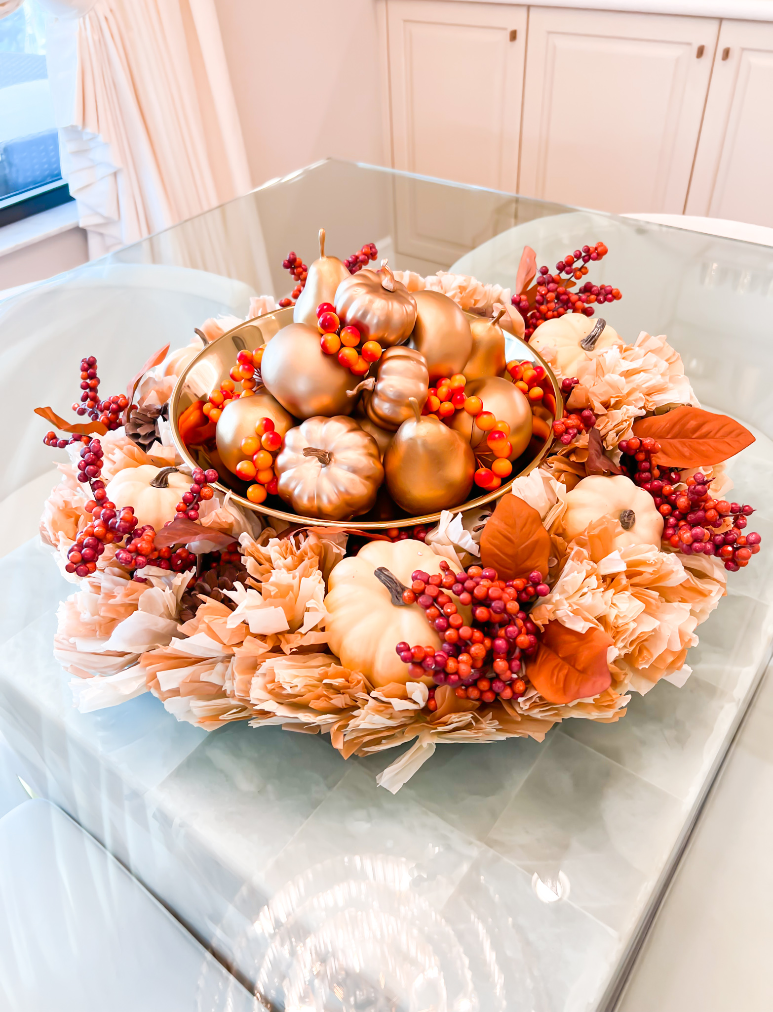 CREATE A 10-MINUTE FALL CENTERPIECE USING A WREATH 