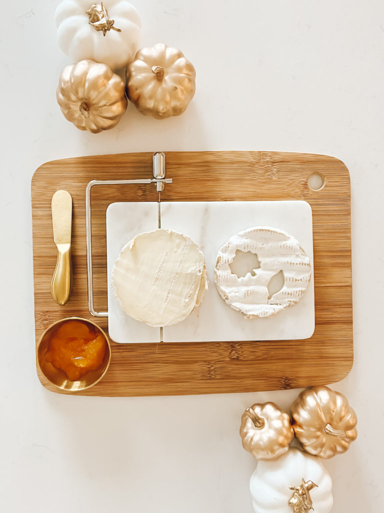 CUTTING BRIE