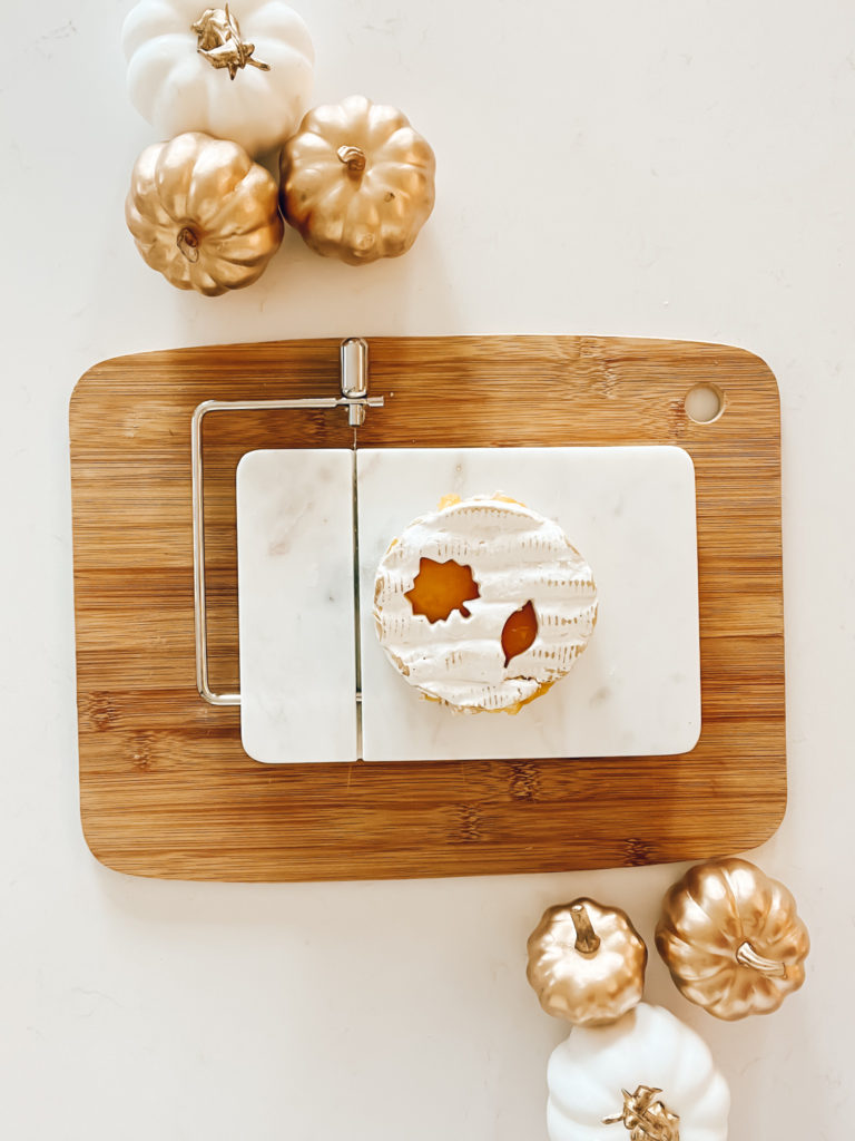 CUTTING BRIE
