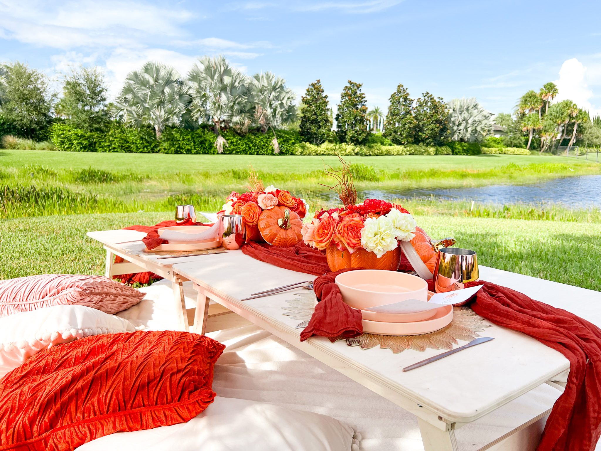 SET UP AN EARLY FALL COZY PICNIC