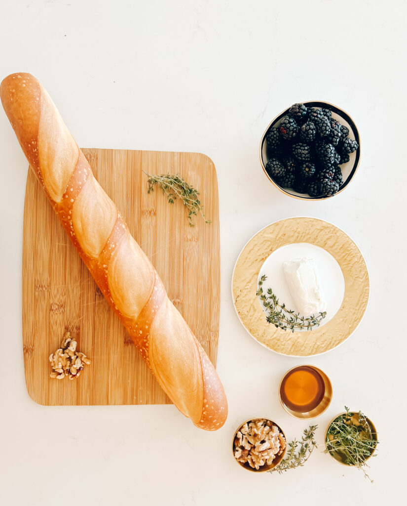 BLACKBERRY, THYME AND GOAT CHEESE CROSTINI