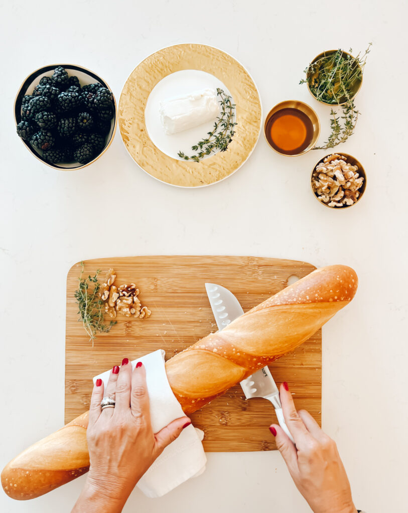 BLACKBERRY, THYME AND GOAT CHEESE CROSTINI