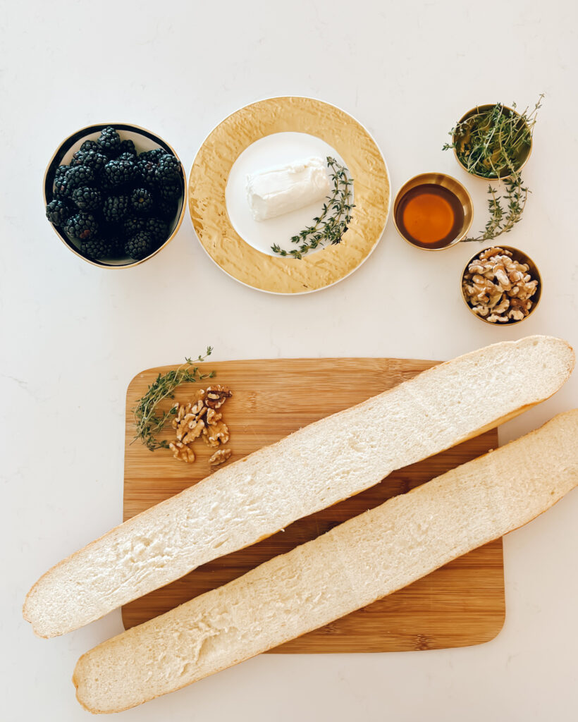 BLACKBERRY, THYME AND GOAT CHEESE CROSTINI