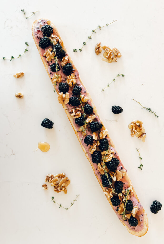 BLACKBERRY, THYME AND GOAT CHEESE CROSTINI