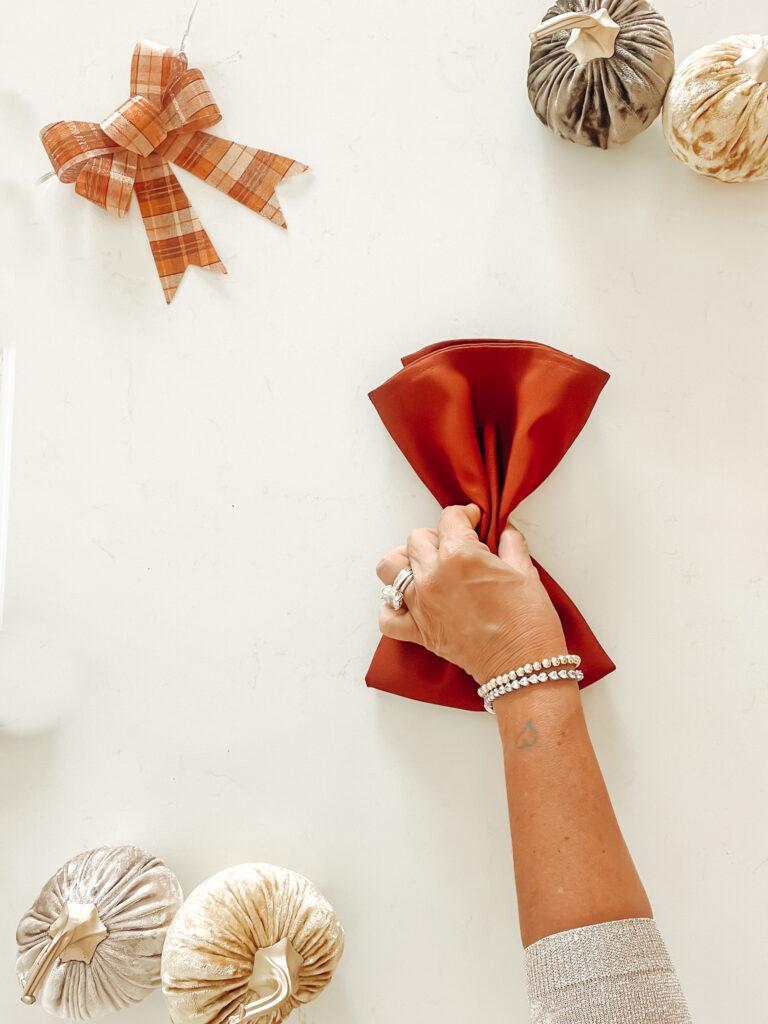 RIBBON NAPKIN STYLING