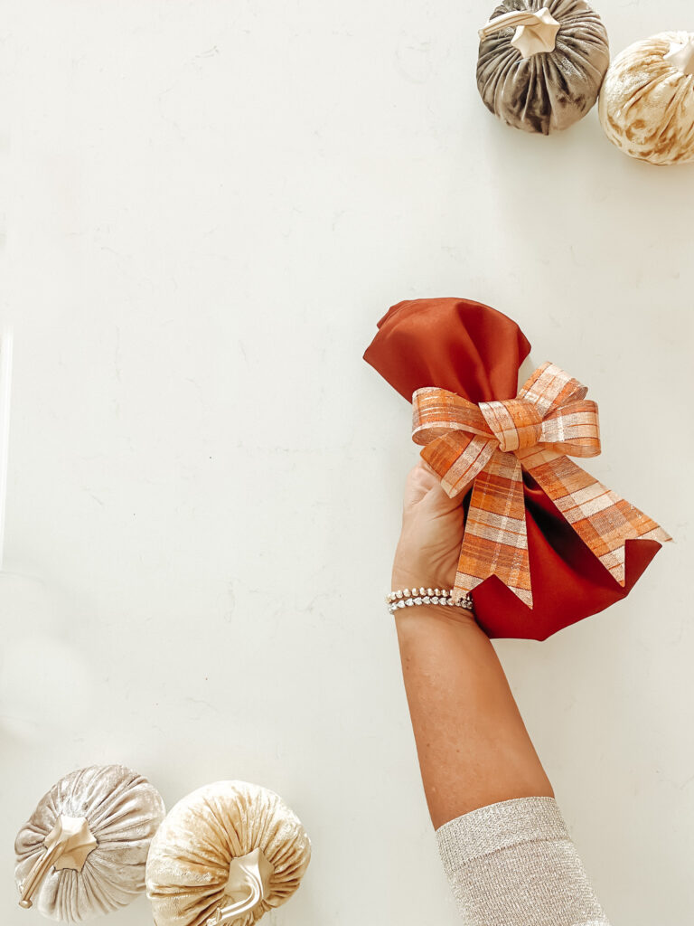 RIBBON NAPKIN STYLING