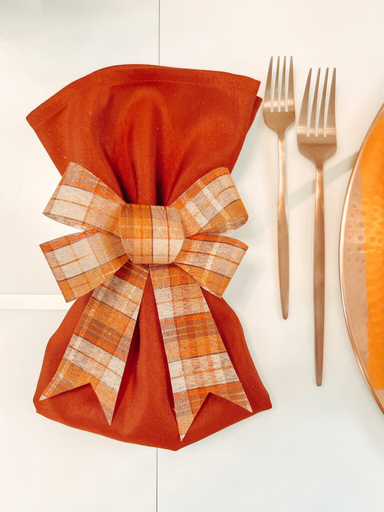 RIBBON NAPKIN STYLING