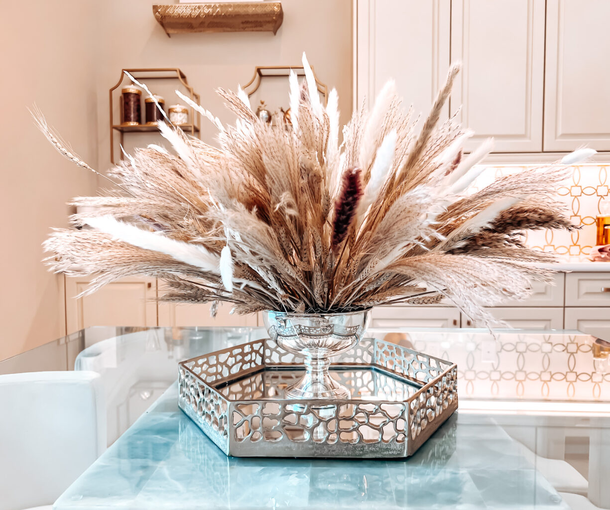 AN ORGANIC CENTERPIECE WITH WHEAT AND PAMPAS GRASS