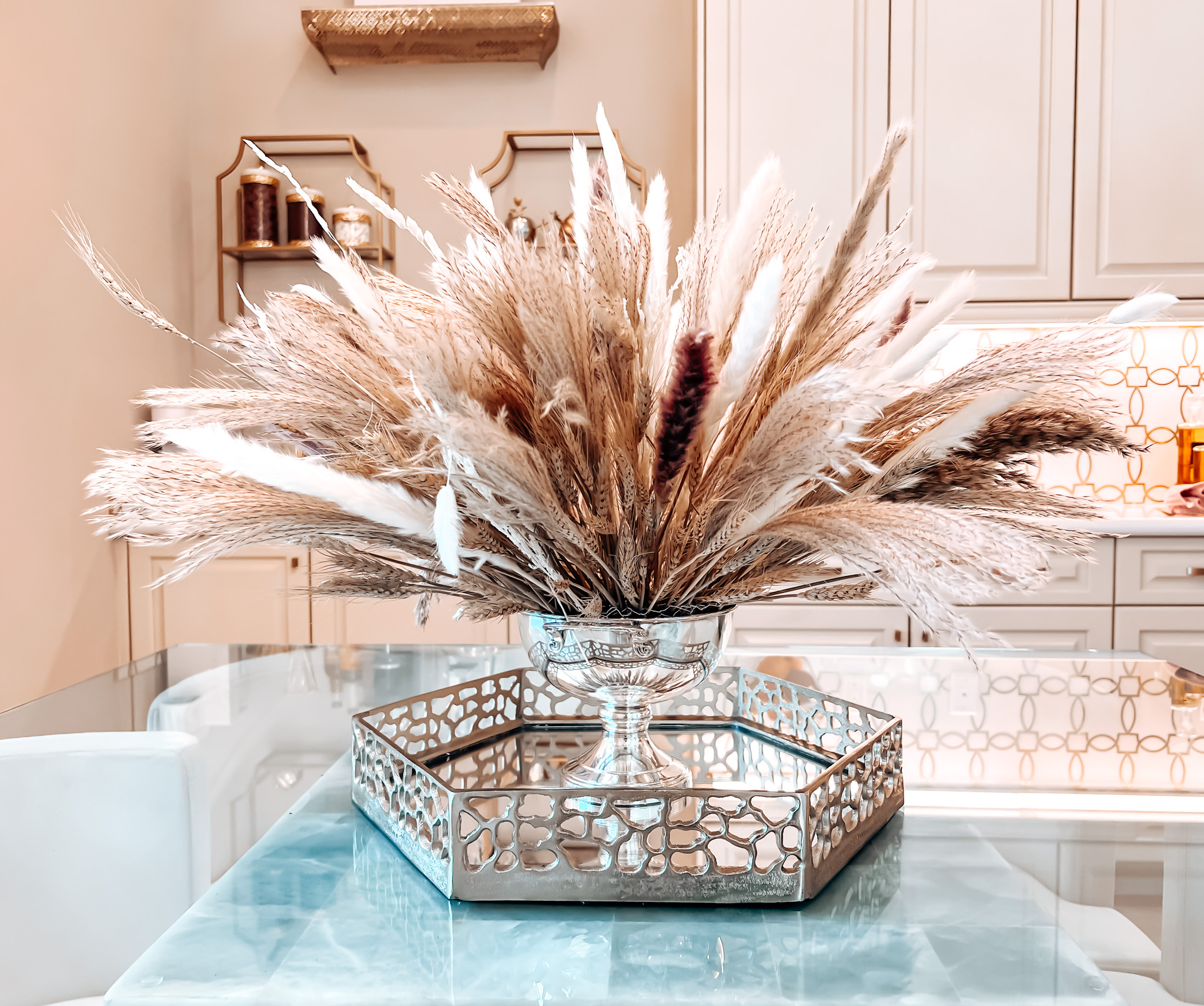 CREATE AN ORGANIC FALL CENTERPIECE WITH WHEAT AND PAMPAS GRASS