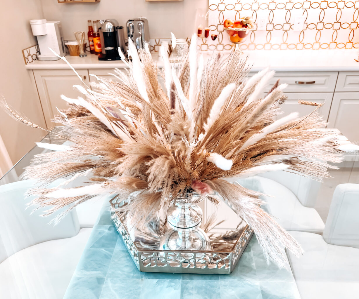 AN ORGANIC CENTERPIECE WITH WHEAT AND PAMPAS GRASS