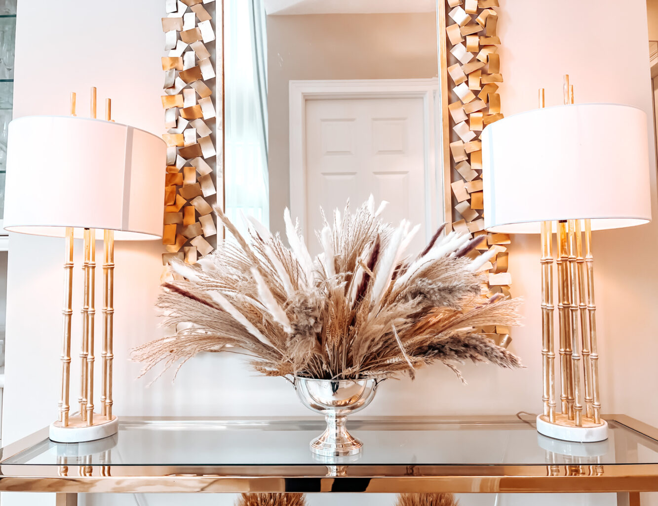 AN ORGANIC CENTERPIECE WITH WHEAT AND PAMPAS GRASS