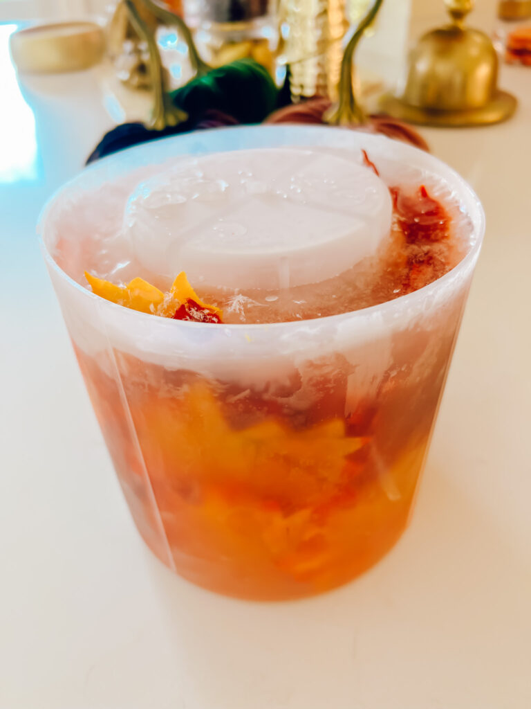 MAPLE LEAVES ICE BUCKET MOLD 