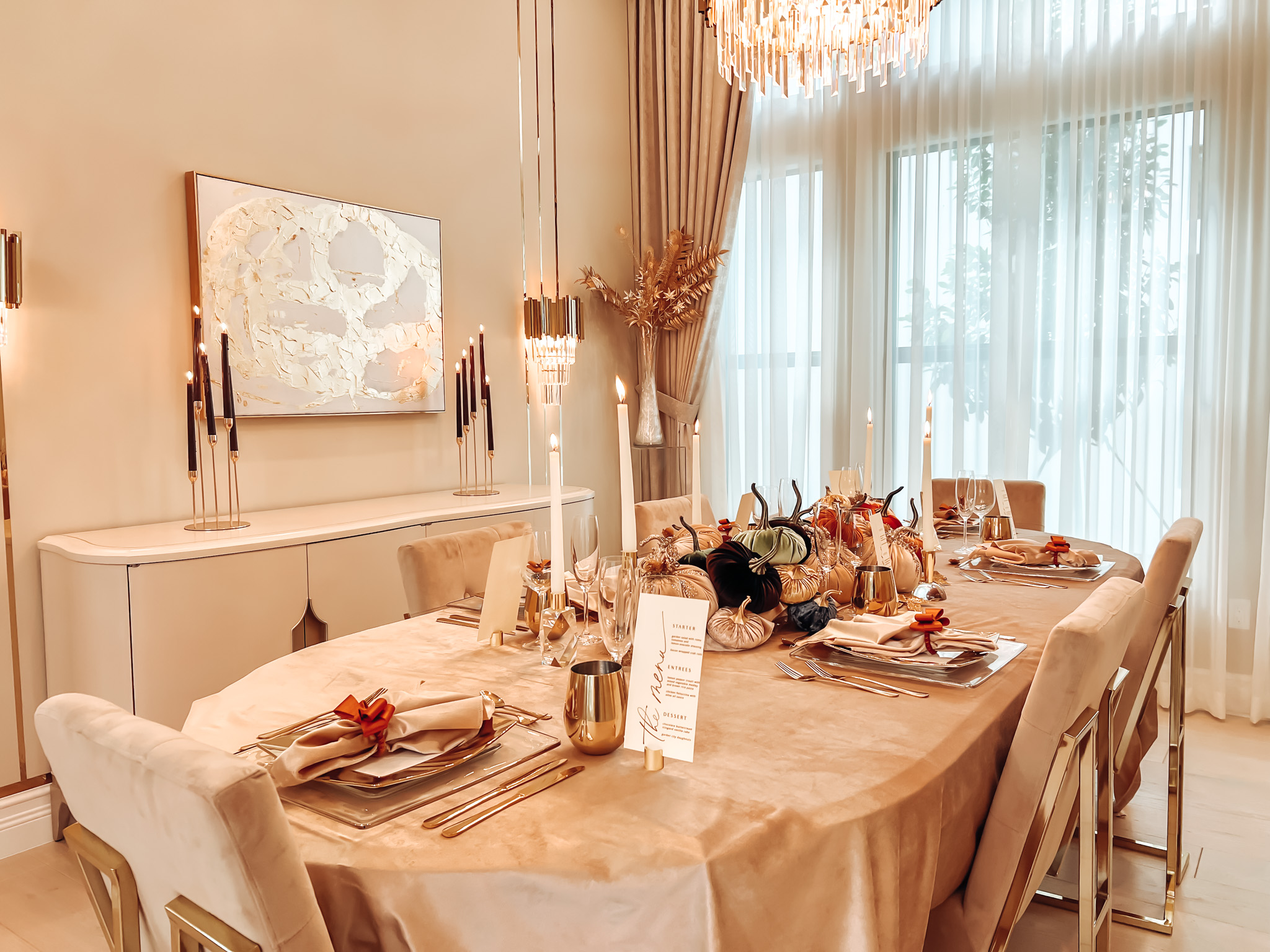 CREATE A GLAMOROUS GILDED THANKSGIVING TABLESCAPE