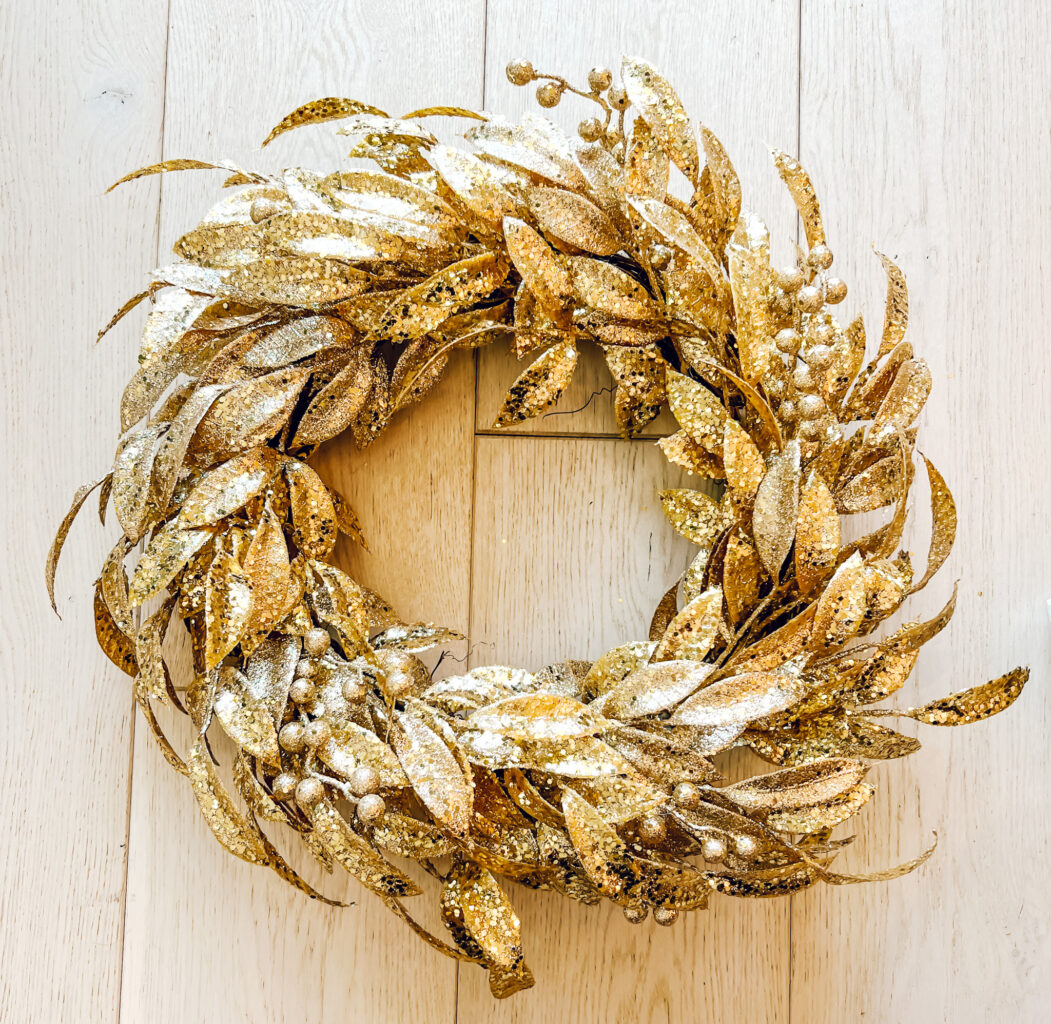 MAKE A GLAMOROUS FESTIVE CENTERPIECE IN 5 MINUTES