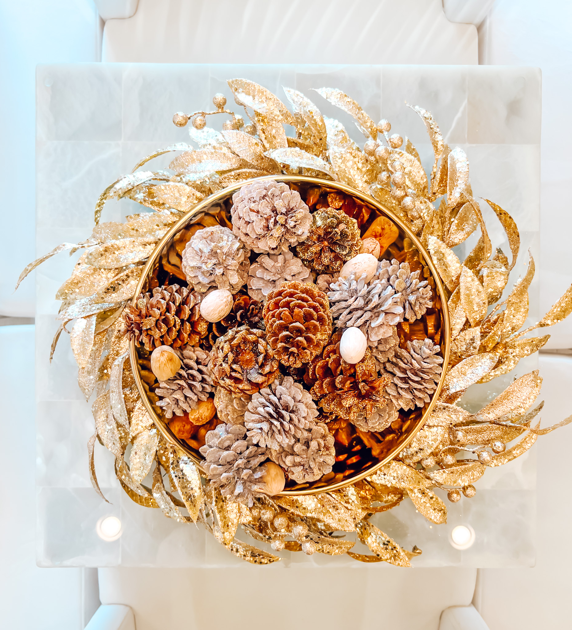 MAKE A GLAMOROUS FESTIVE CENTERPIECE IN 5 MINUTES