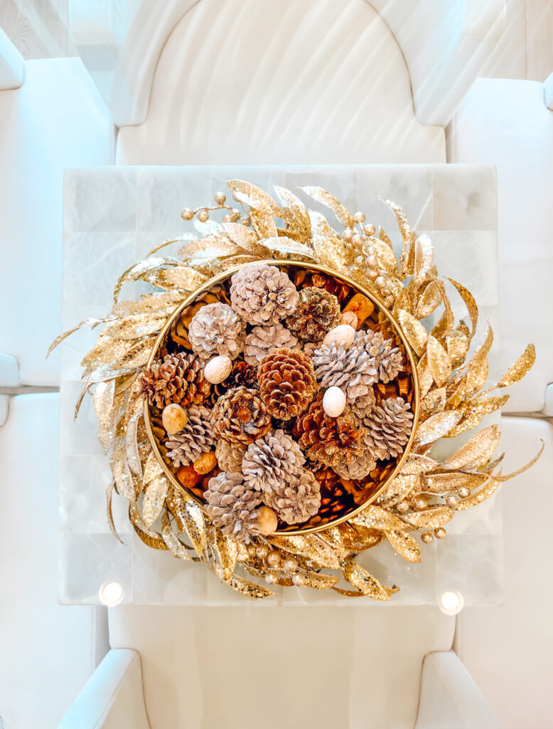 MAKE A GLAMOROUS FESTIVE CENTERPIECE IN 5 MINUTES