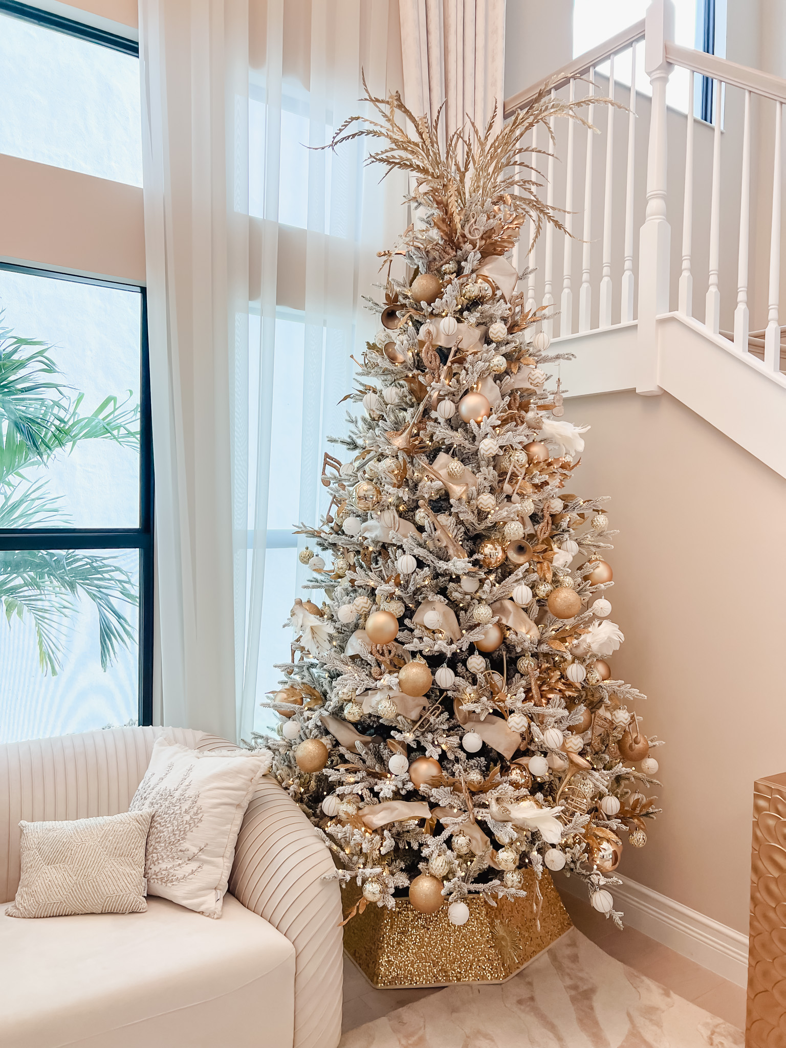 LET’S DECORATE A MUSICAL NOTES CHRISTMAS TREE TOGETHER!