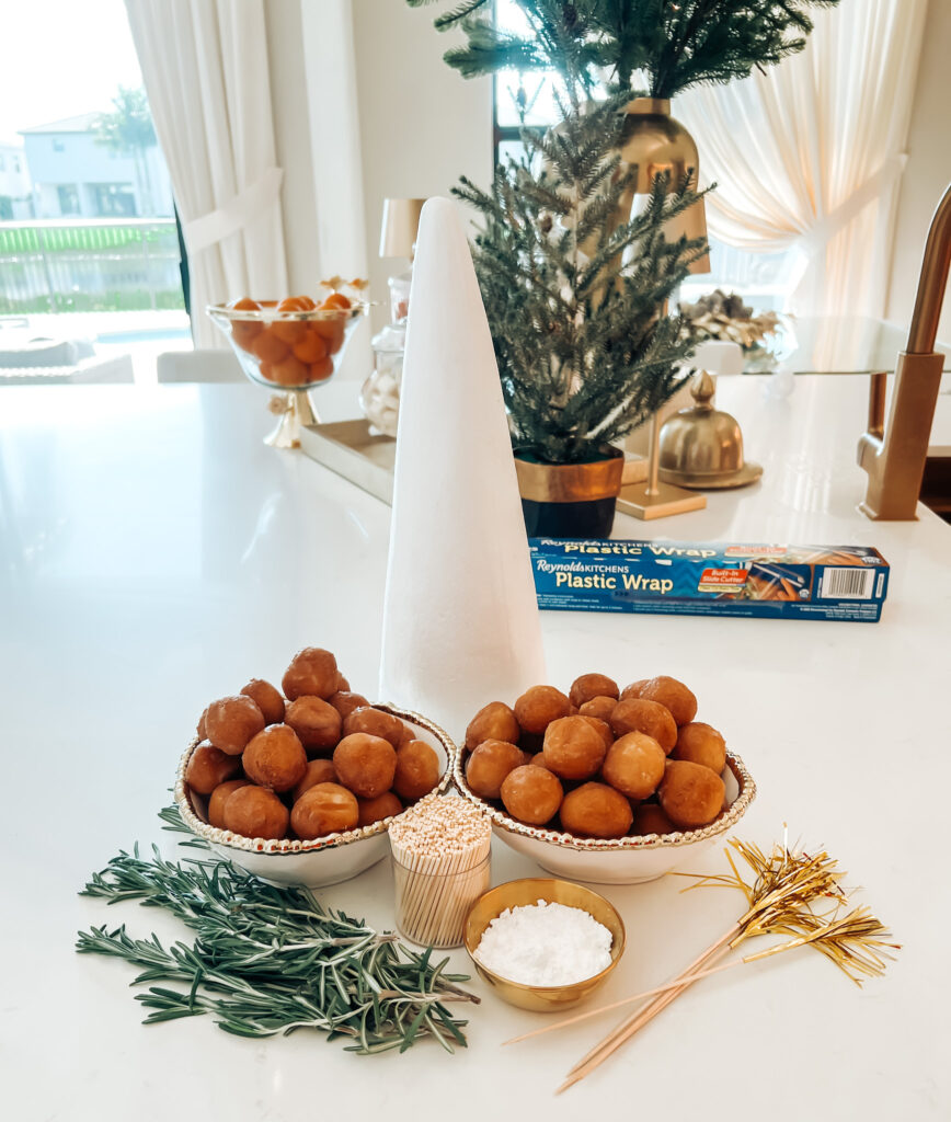 DONUT CHRISTMAS TREE
