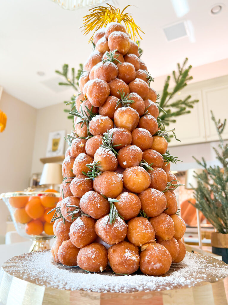 DONUT CHRISTMAS TREE