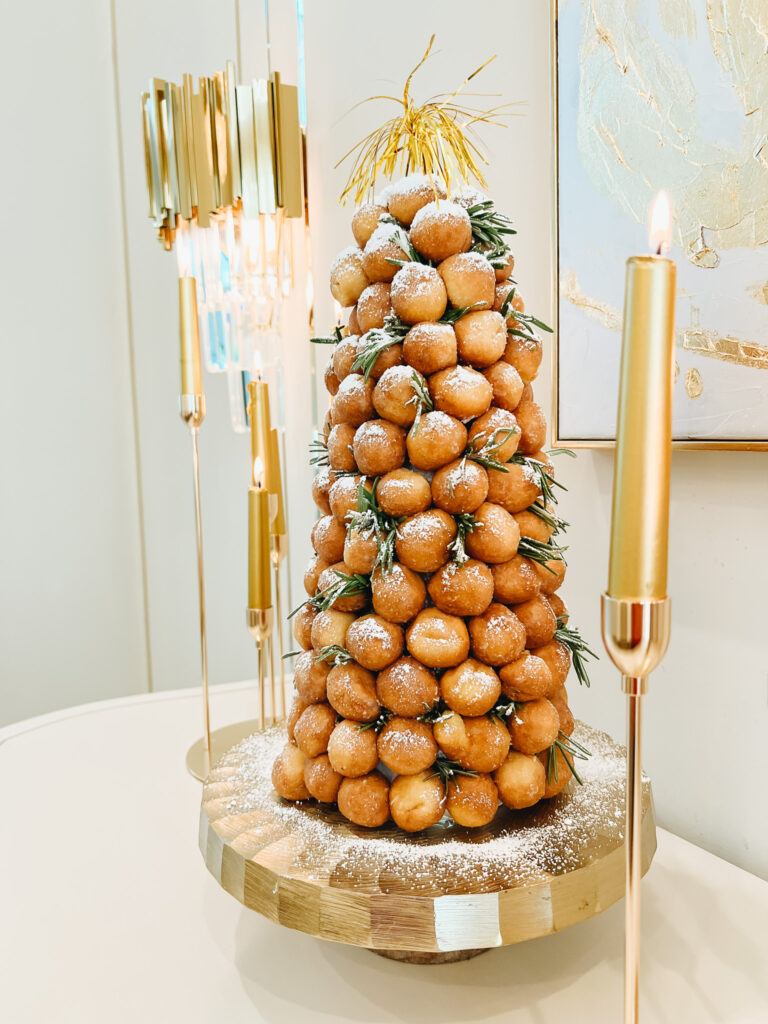 DONUT CHRISTMAS TREE
