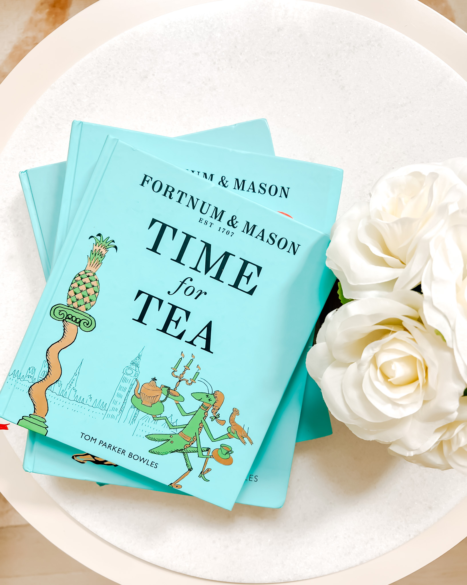 FLY TO LONDON WITH THESE BOOKS THAT WILL GIVE YOU COZY VIBES AND WONDERFUL INSPIRATION!