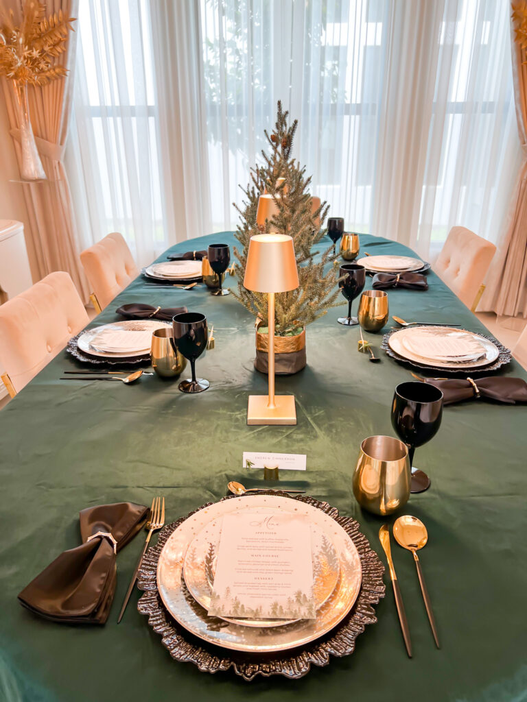 CONTEMPORARY FOREST CHRISTMAS TABLESCAPE 