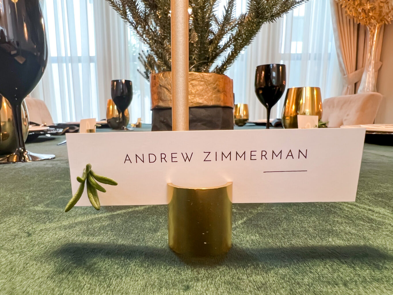 CONTEMPORARY FOREST CHRISTMAS TABLESCAPE 