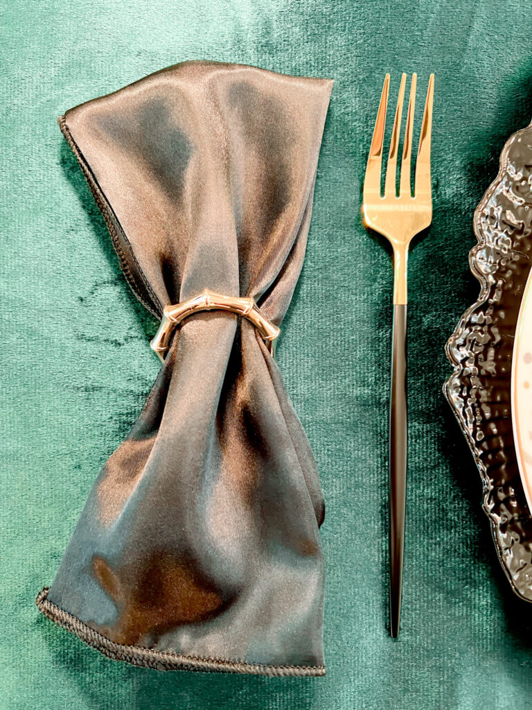CONTEMPORARY FOREST CHRISTMAS TABLESCAPE 