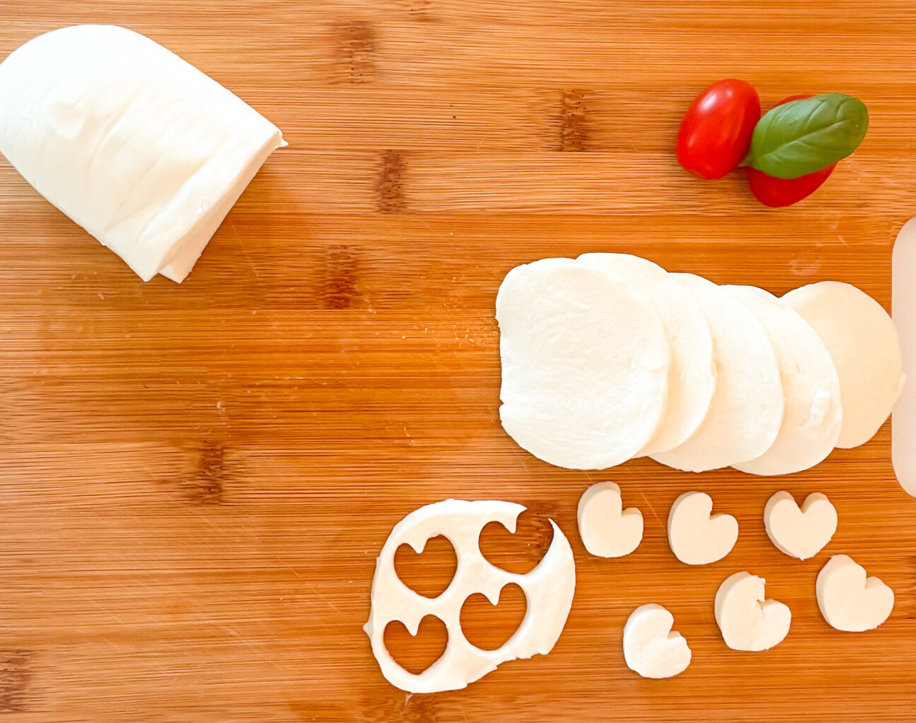 THE CUTEST CAPRESE TARTLETS EVER 