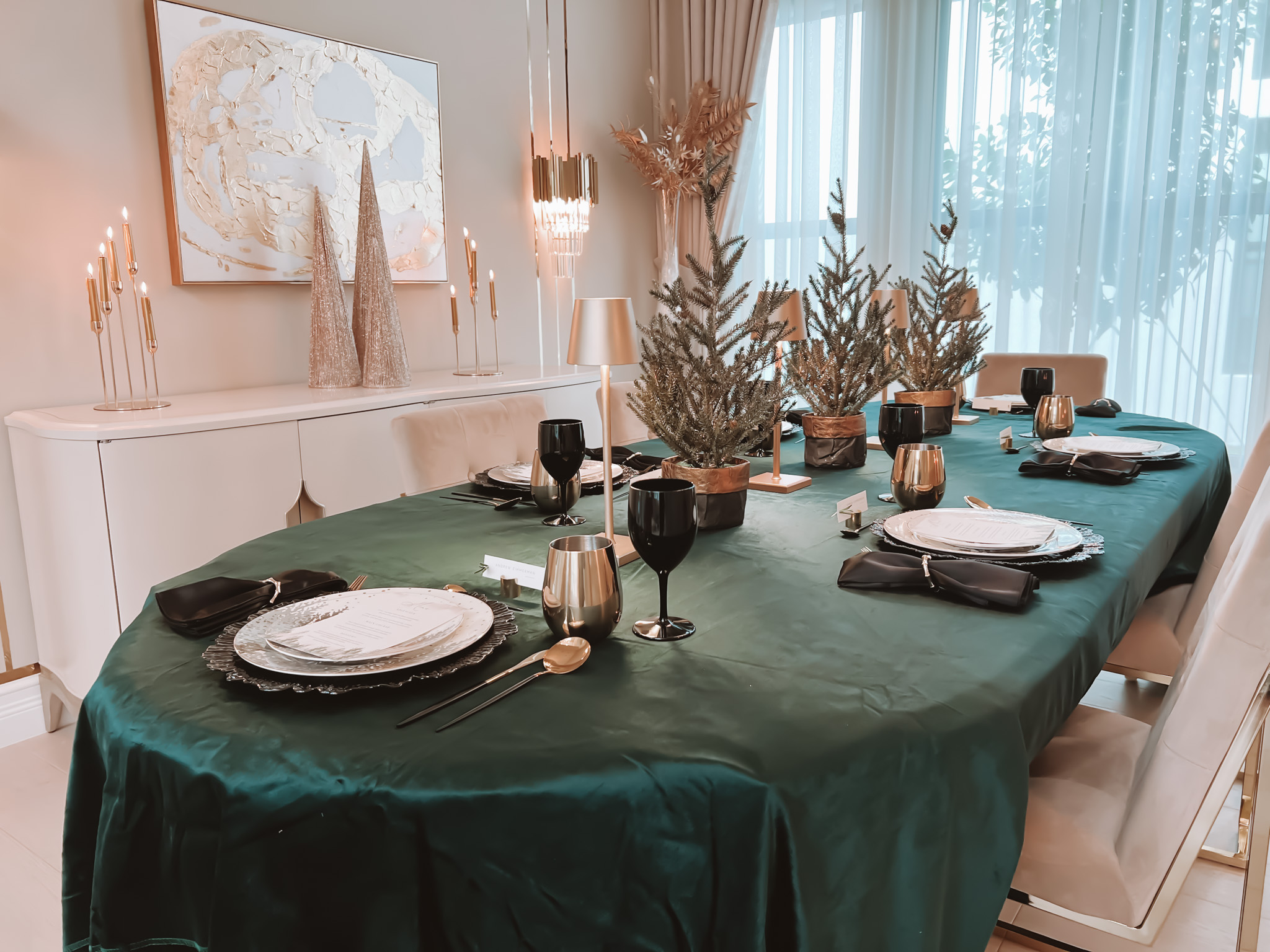 A CONTEMPORARY FOREST TABLESCAPE
