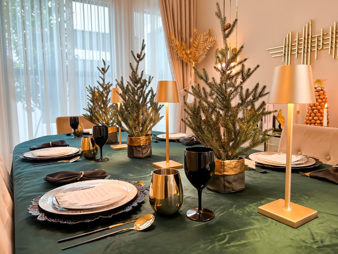 A CONTEMPORARY FOREST TABLESCAPE